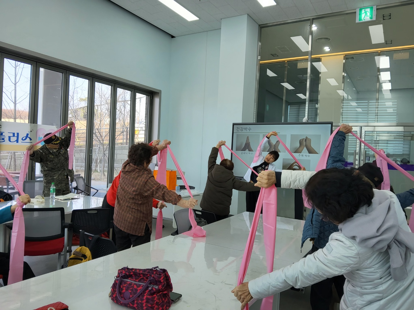 3월 21일 상상플러스 진행 (밴드를 이용한 신체프로그램 진행